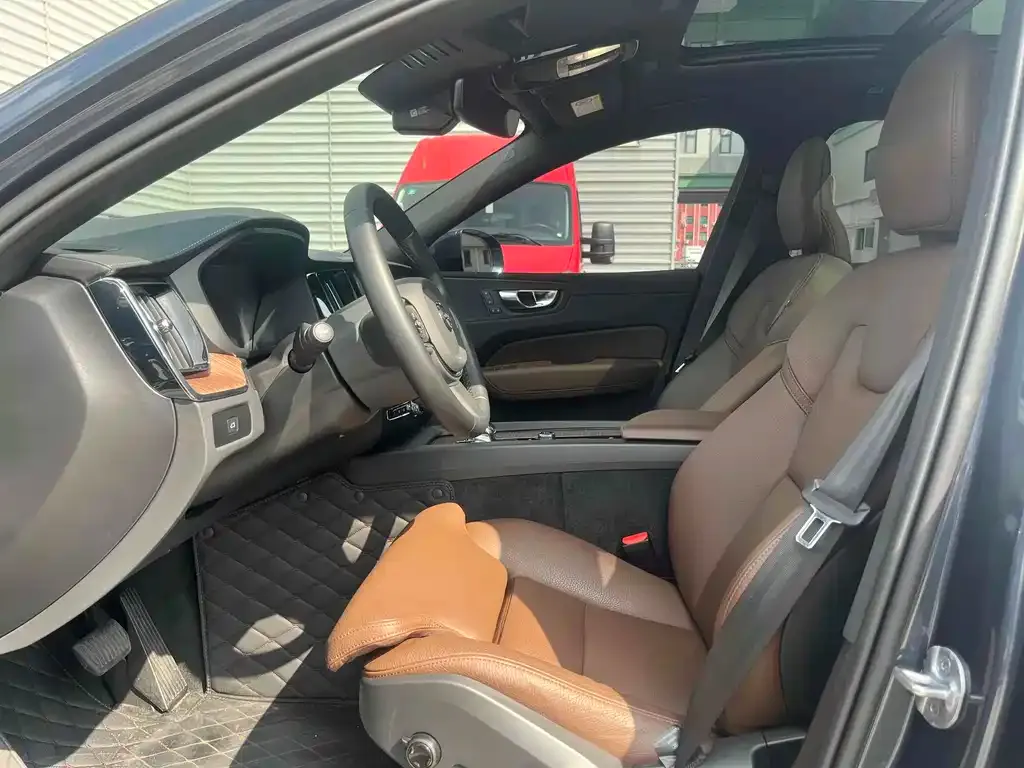 Volvo XC60 2023 из CN, фото 9