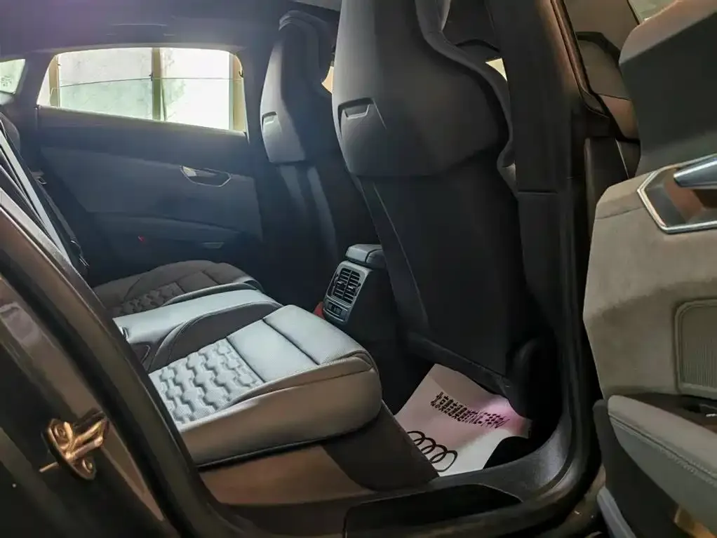 Audi e-tron GT 2024 из CN, фото 8