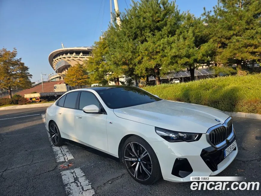 BMW 5-Series 2024 из KR, фото 2