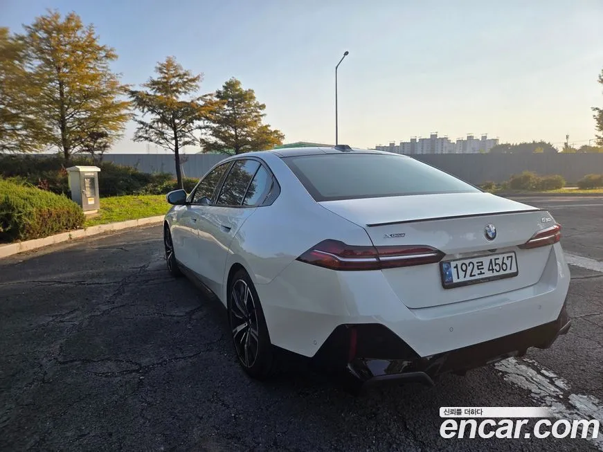 BMW 5-Series 2024 из KR, фото 5