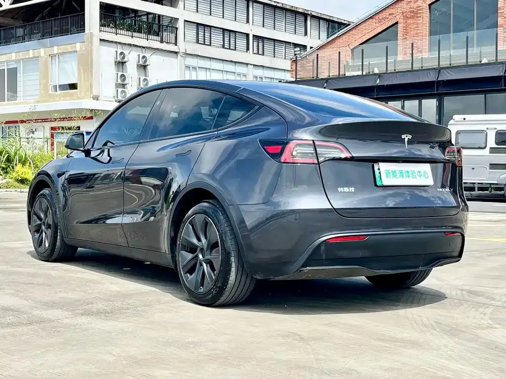 Tesla Model Y 2024 из CN, фото 3