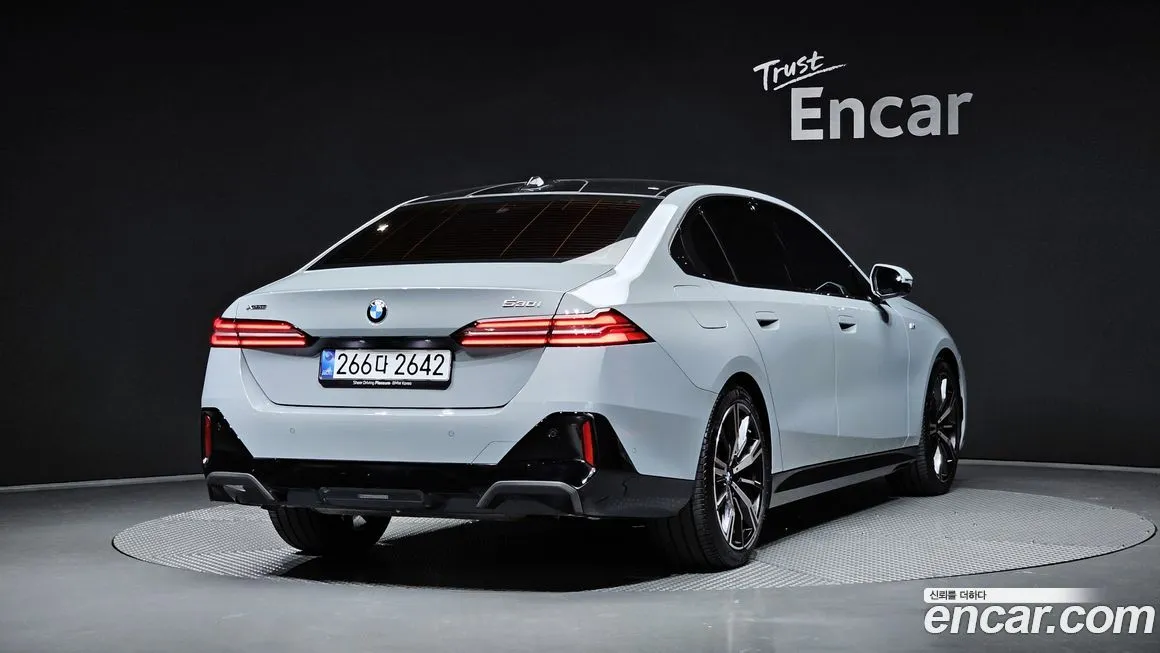 BMW 5-Series 2025 из KR, фото 2
