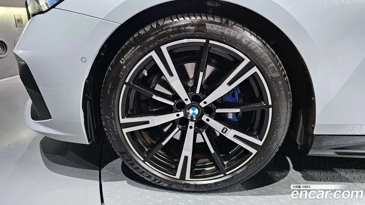 BMW 5-Series 2025 из KR, фото 5