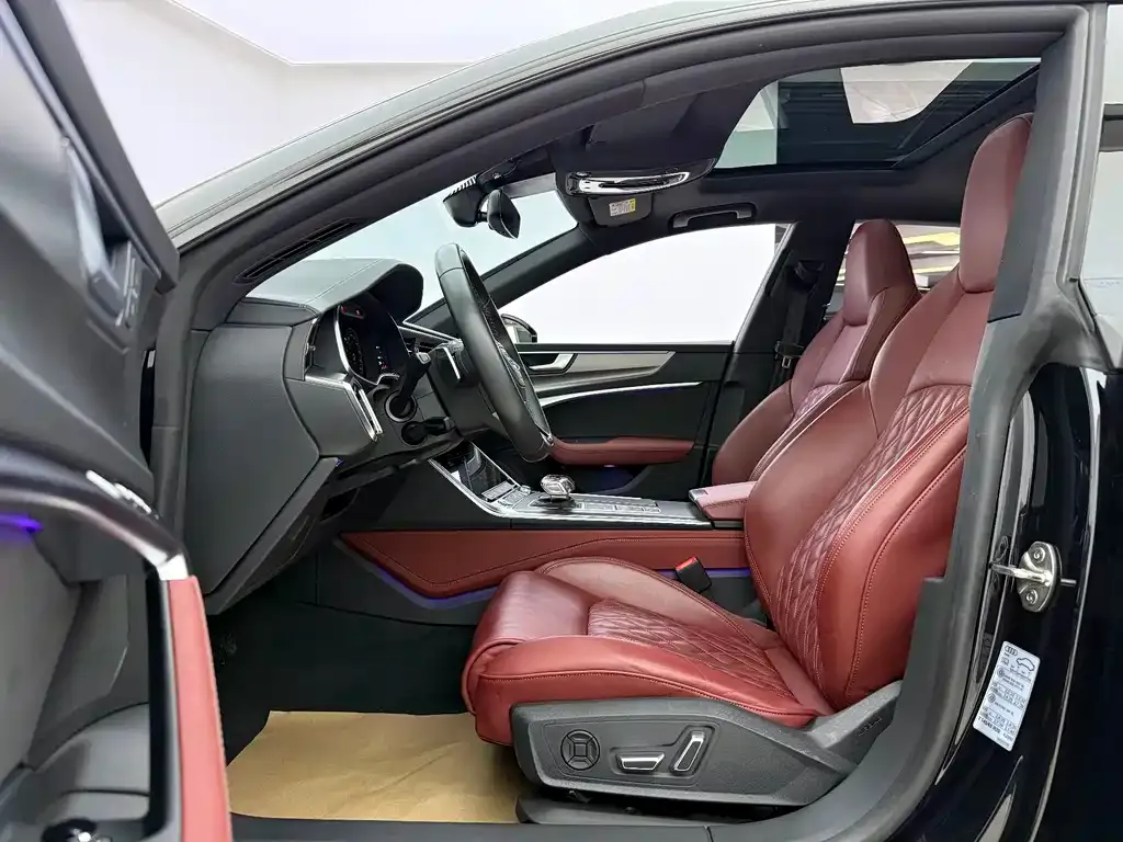 Audi A7L 2024 из CN, фото 6