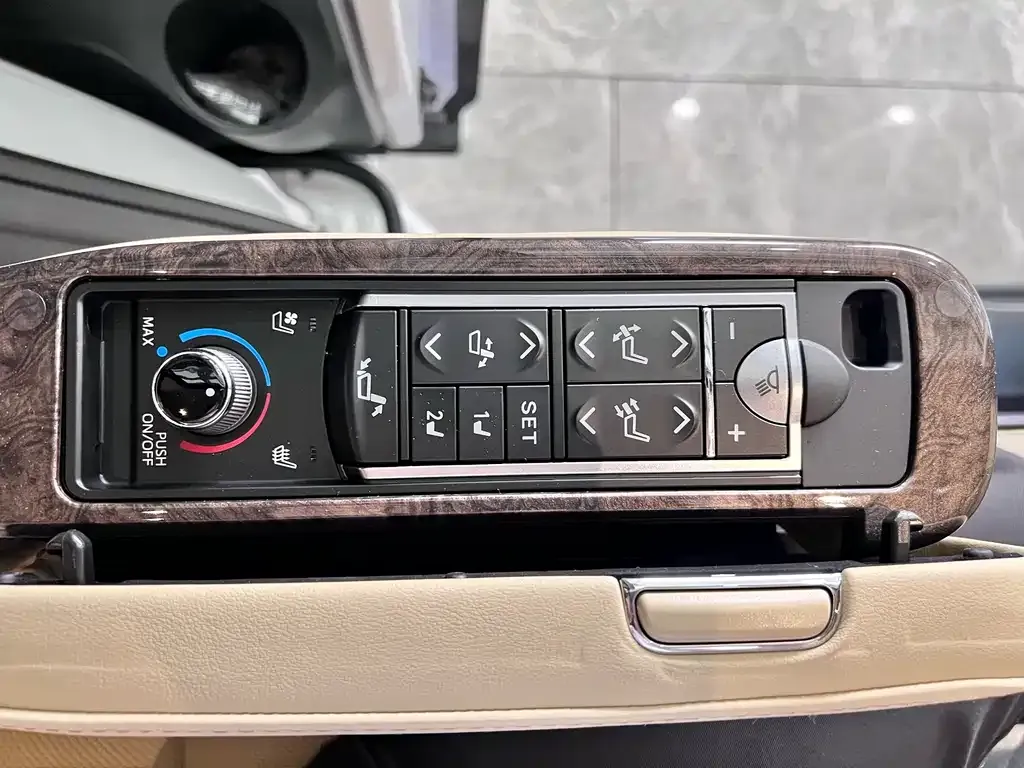 Toyota Alphard 2023 из CN, фото 8