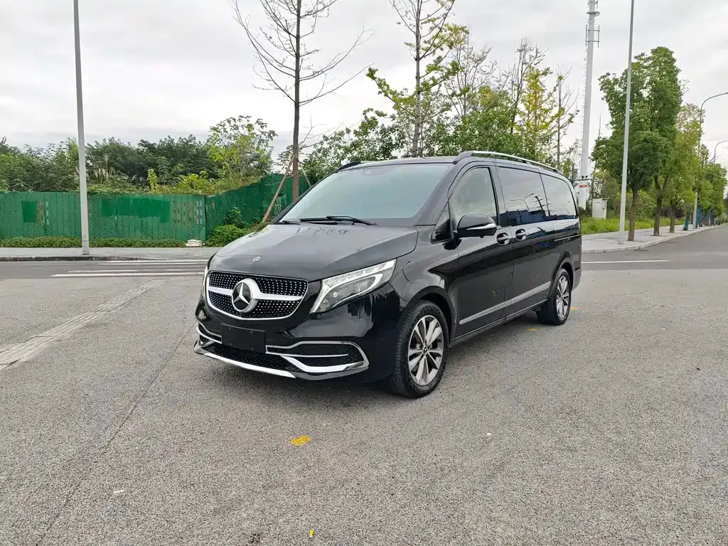 Mercedes-Benz V-Class — фото 1