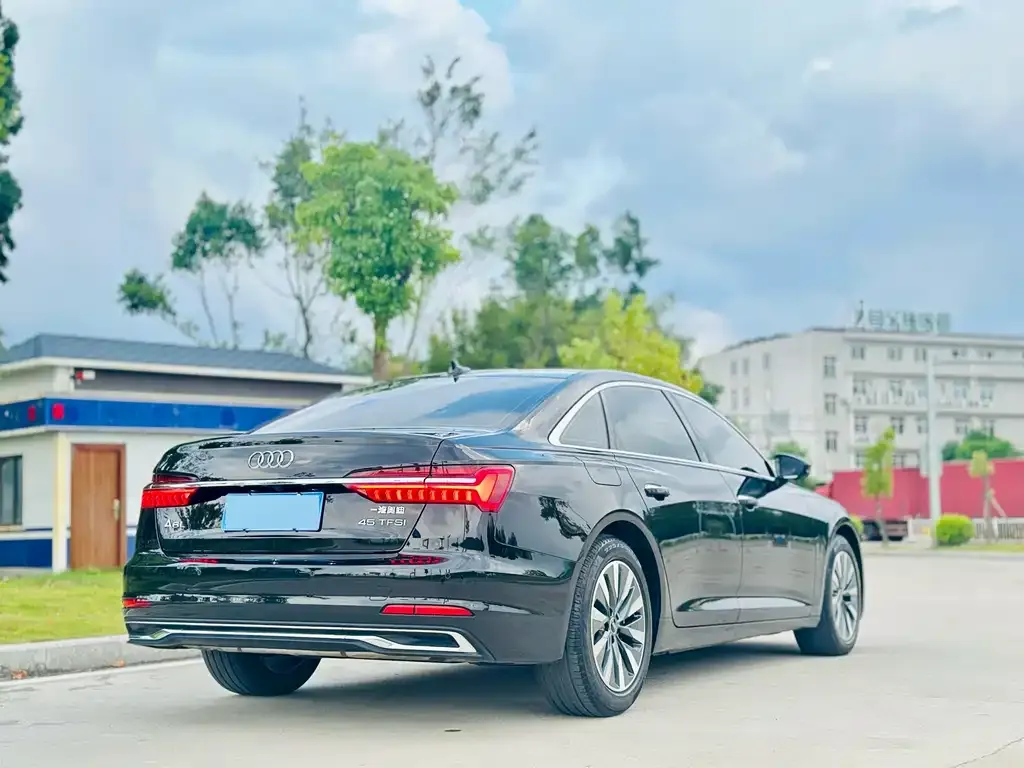 Audi A6L — фото 5