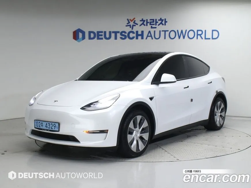 Tesla Model Y — фото 1