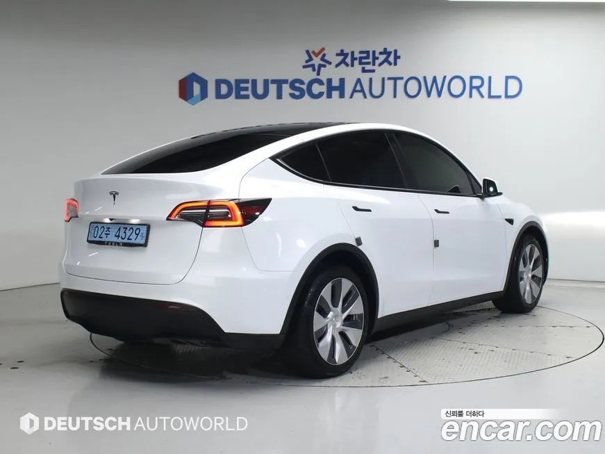 Tesla Model Y — фото 2