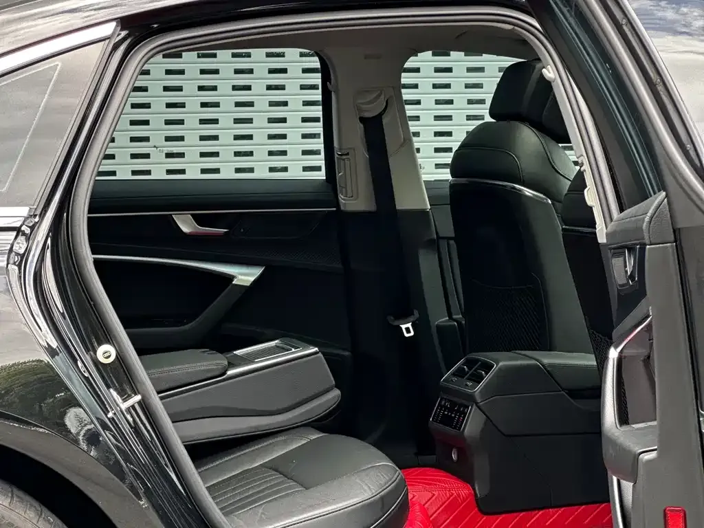 Audi A6L 2022 из CN, фото 8