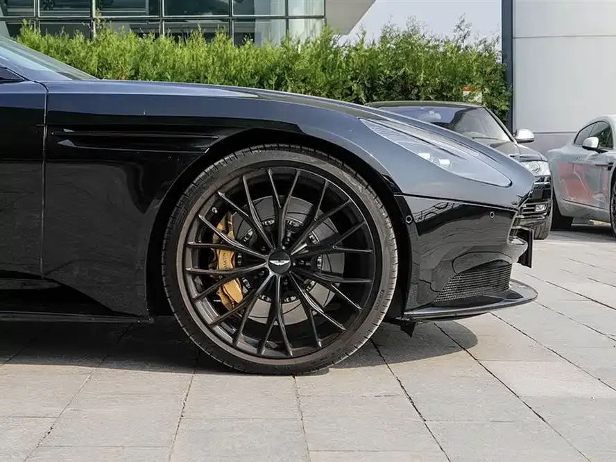 Aston Martin DB11 2024 из CN, фото 6