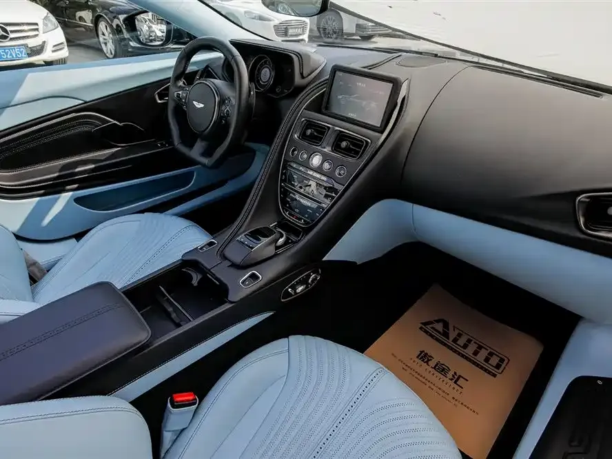 Aston Martin DB11 2024 из CN, фото 8