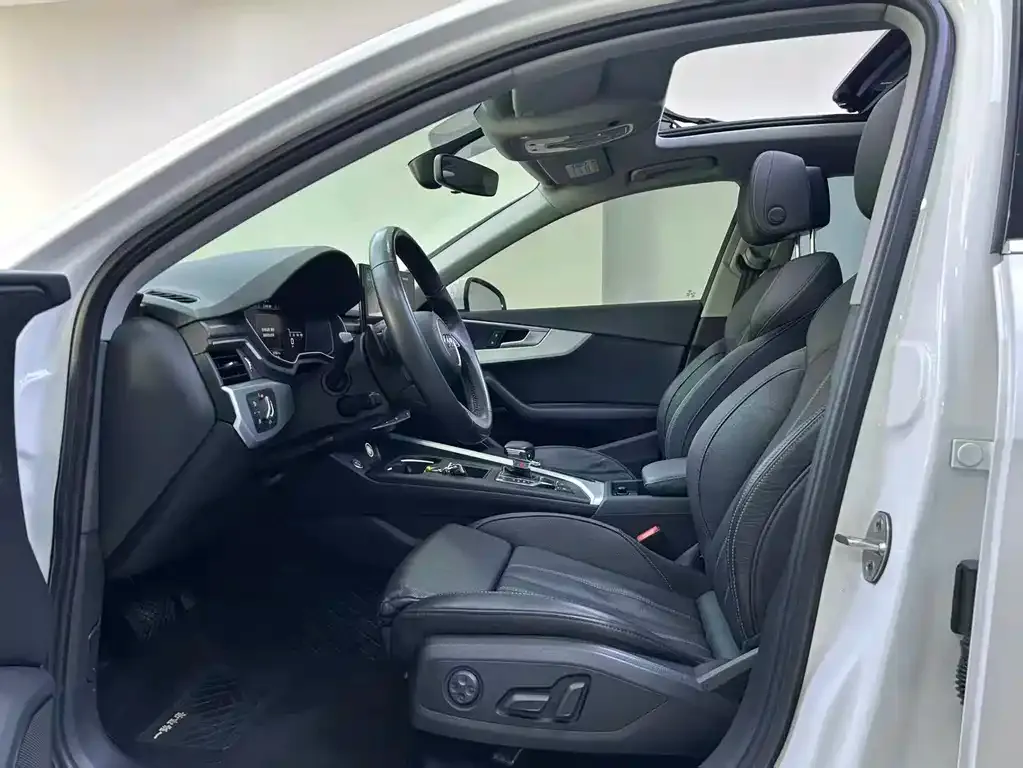 Audi A4L 2021 из CN, фото 7