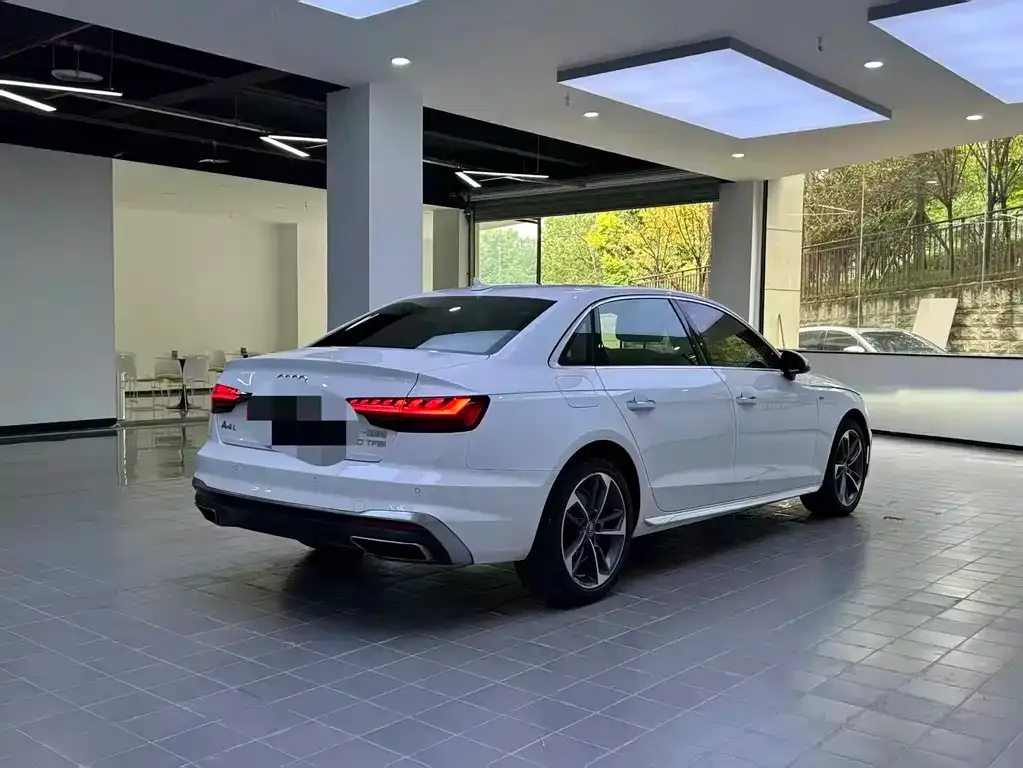 Audi A4L 2021 из CN, фото 8
