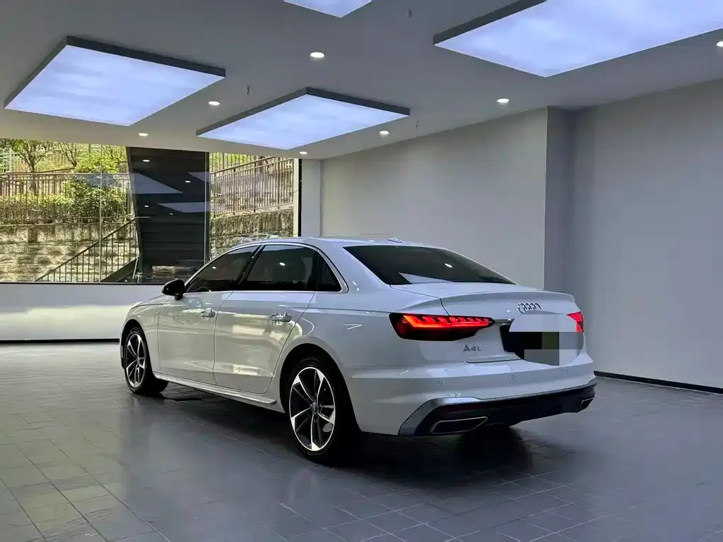 Audi A4L 2021 из CN, фото 9