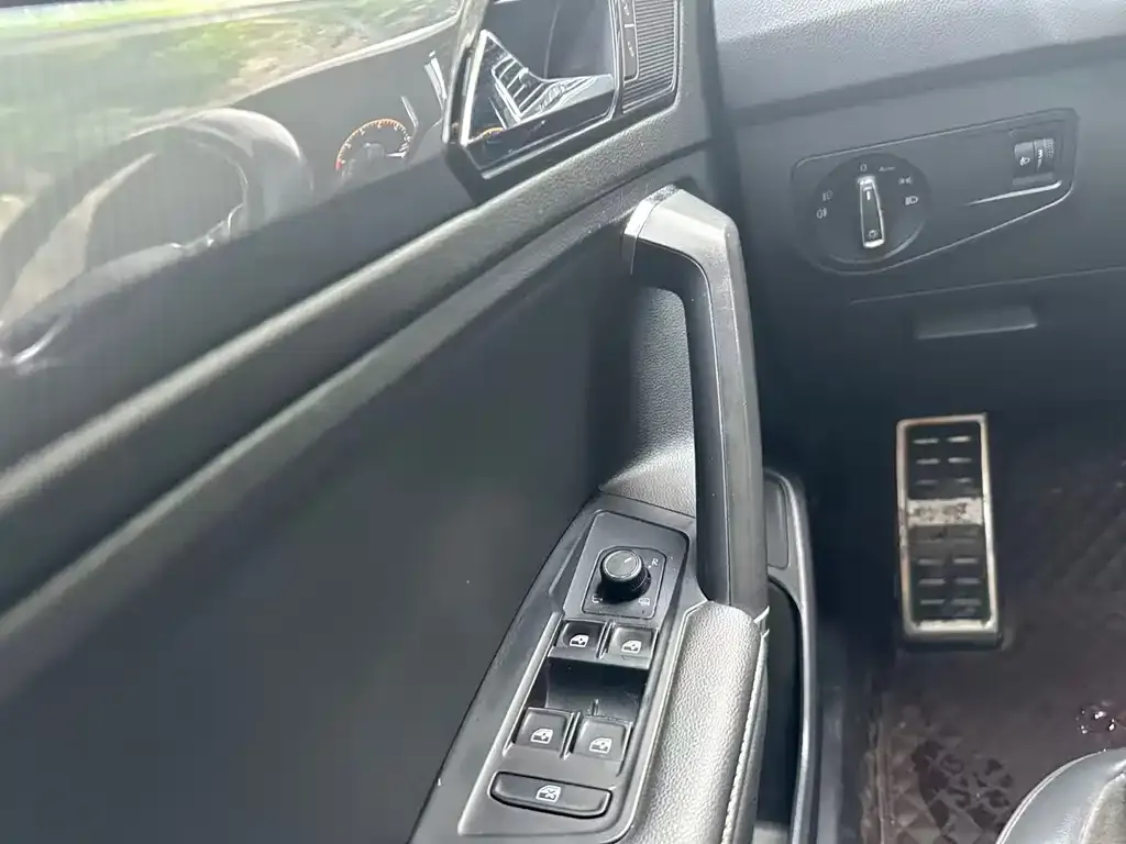 Volkswagen Tiguan L 2021 из CN, фото 8
