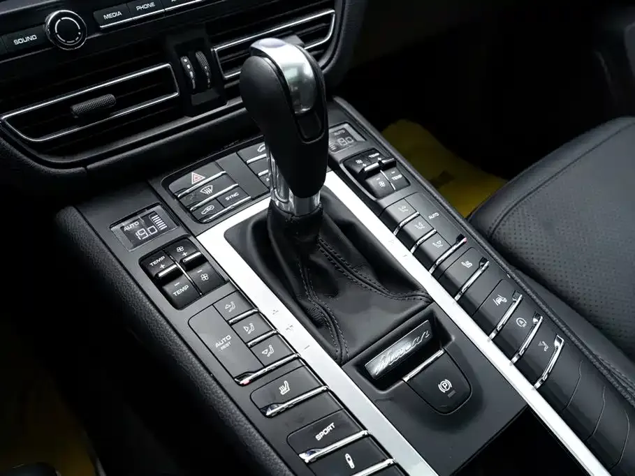 Porsche Macan — фото 10