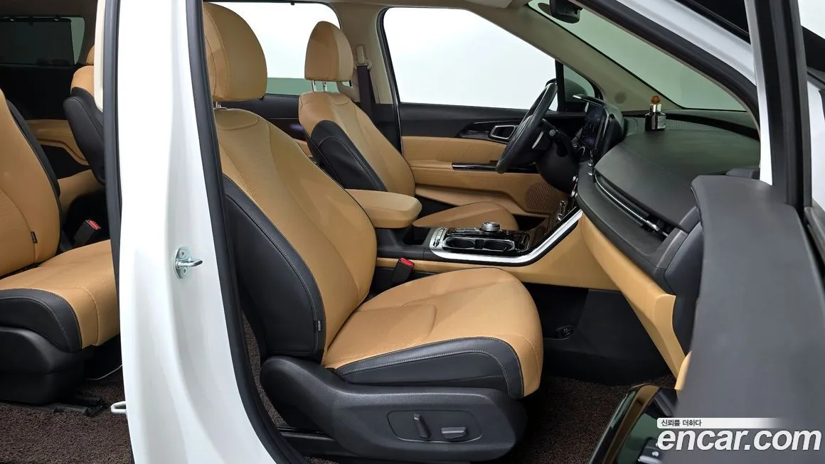 Kia Carnival — фото 10