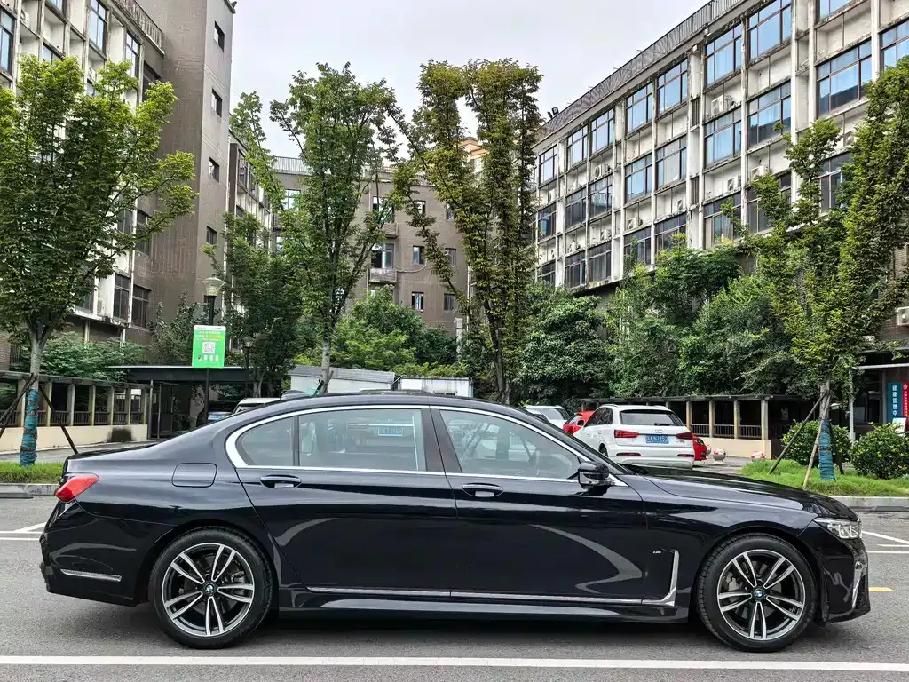 BMW 7 Series 2021 из CN, фото 7