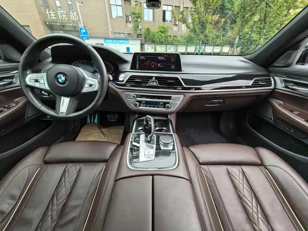 BMW 7 Series 2021 из CN, фото 8
