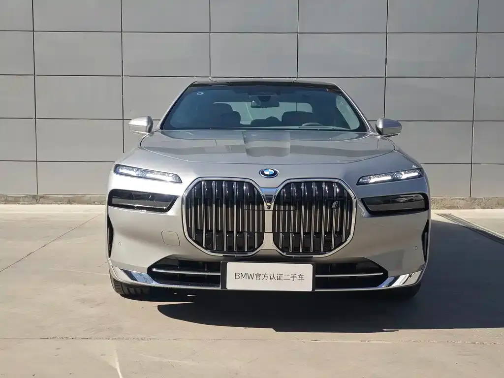BMW i7 — фото 2
