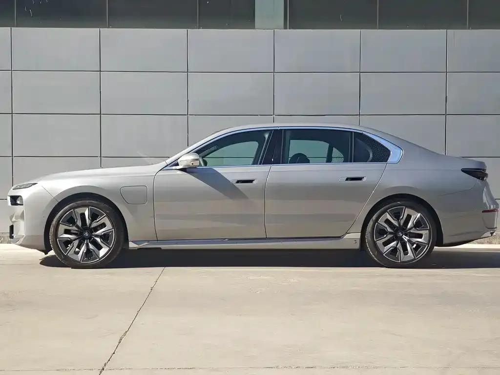 BMW i7 — фото 4