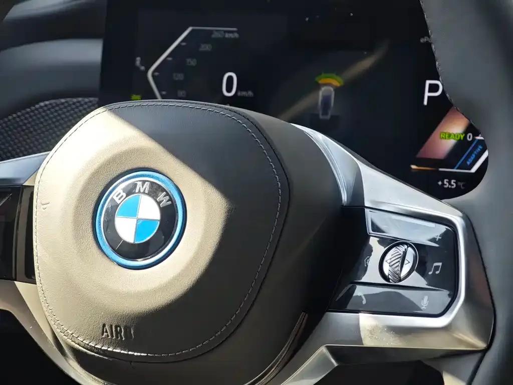 BMW i7 — фото 8