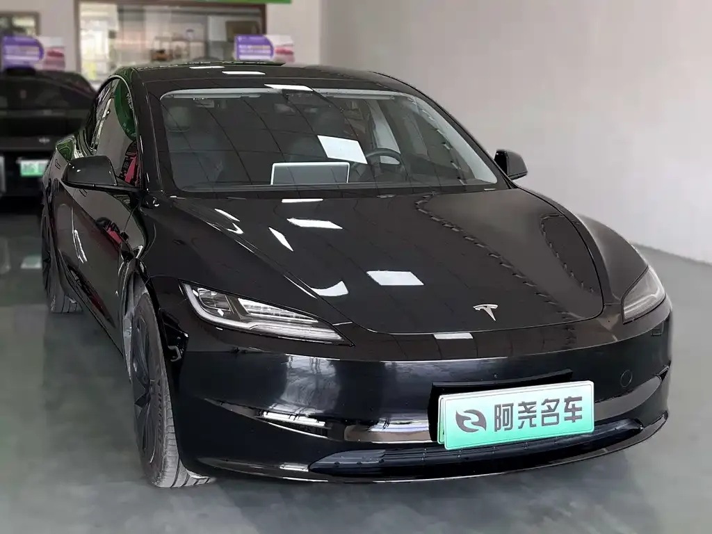 Tesla Model 3 — фото 1
