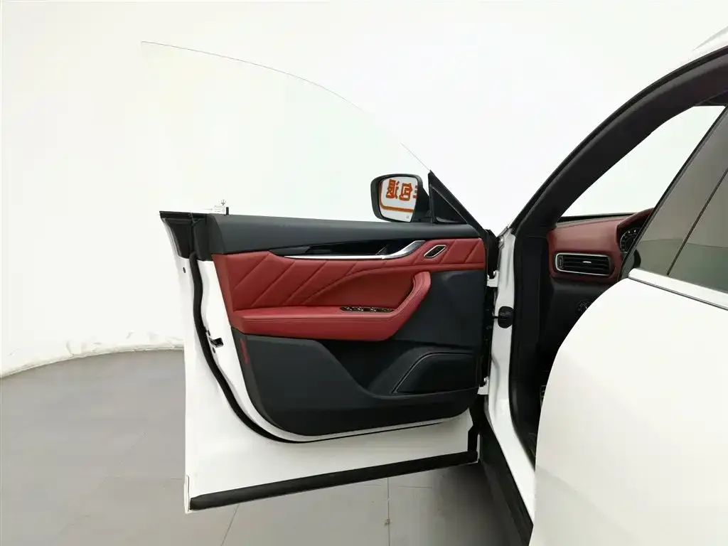 Maserati Levante 2023 из CN, фото 8