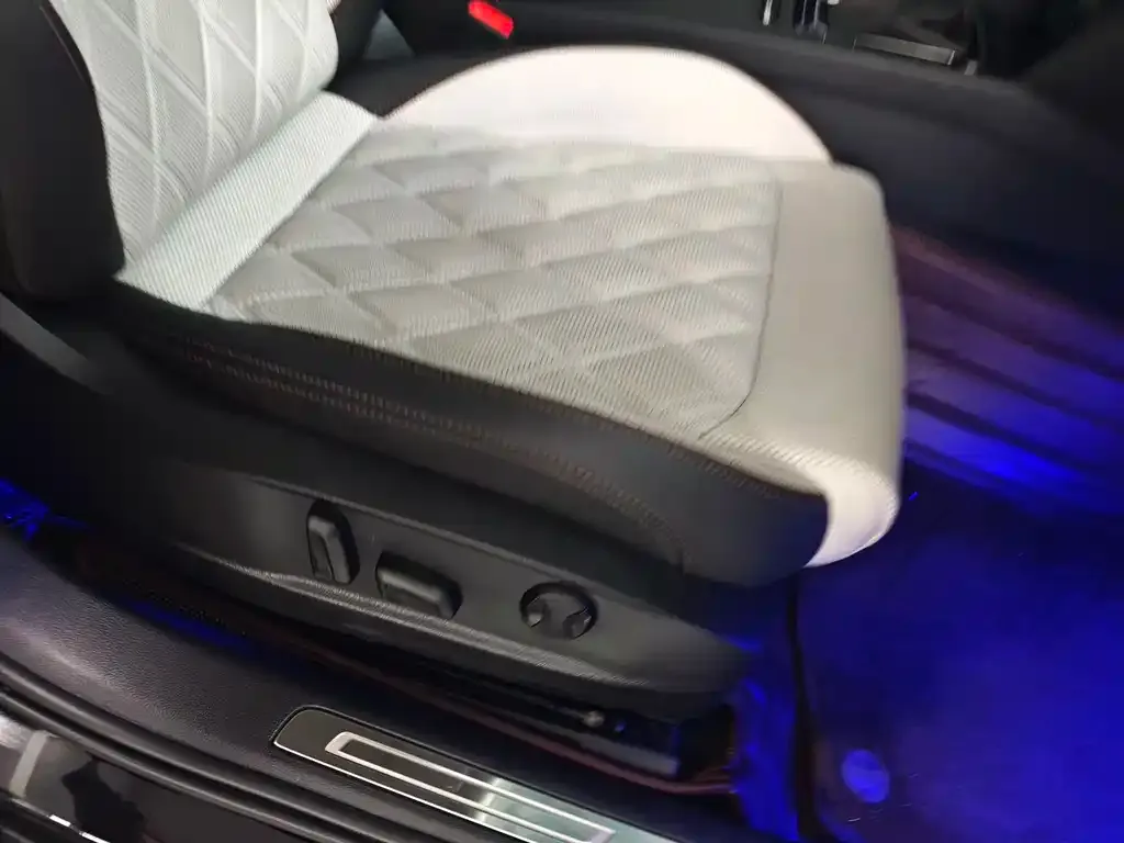 Volkswagen Magotan 2023 из CN, фото 8
