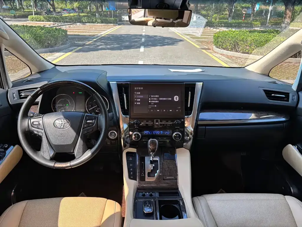 Toyota Vellfire 2023 из CN, фото 8