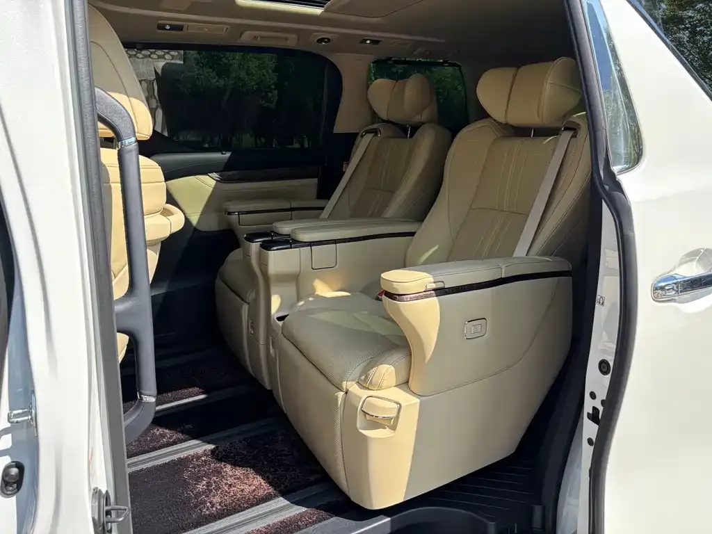 Toyota Vellfire 2023 из CN, фото 9