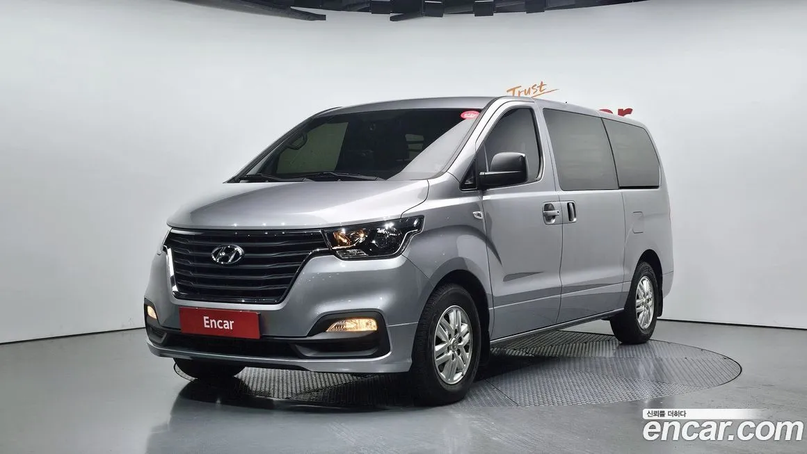 Hyundai Starex — фото 1