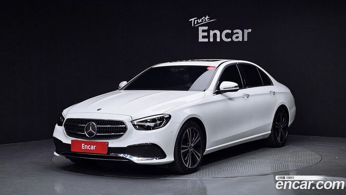 Mercedes-Benz E-Class — фото 1
