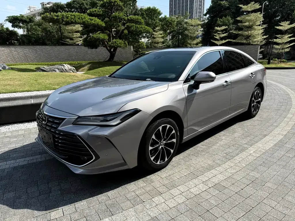 Toyota Avalon — фото 1