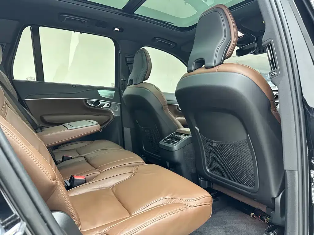 Volvo XC90 2024 из CN, фото 8