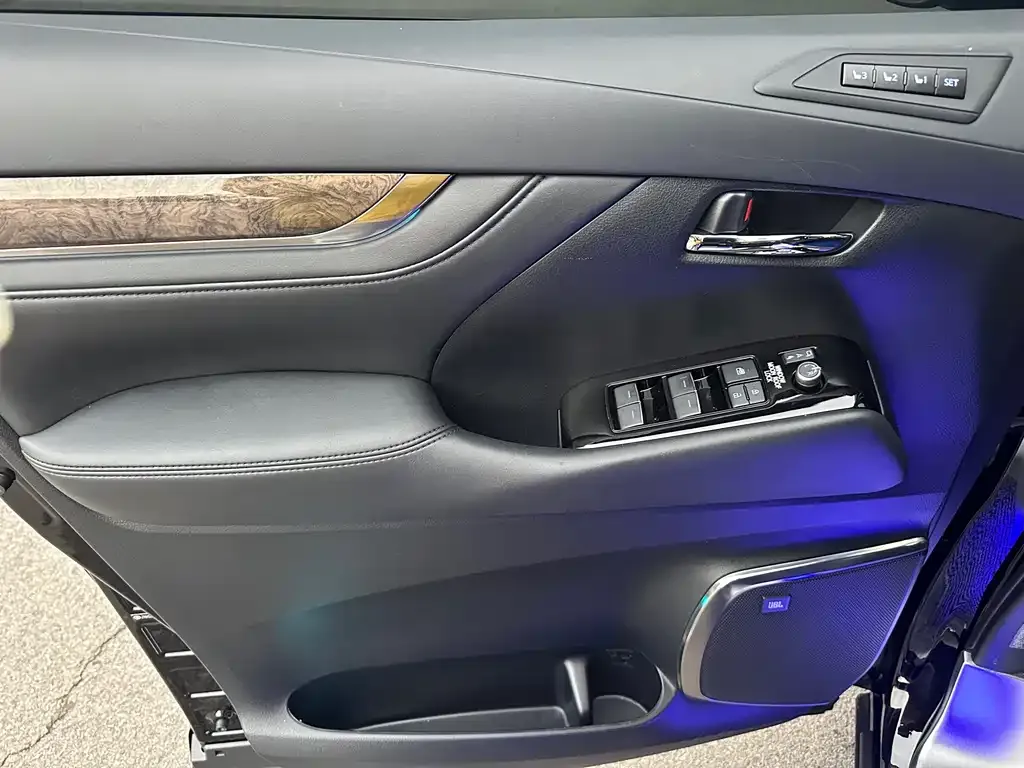 Toyota Vellfire 2022 из CN, фото 9