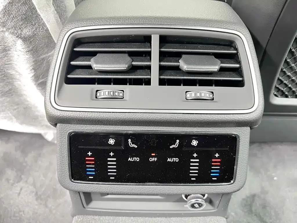 Audi A6L 2025 из CN, фото 10