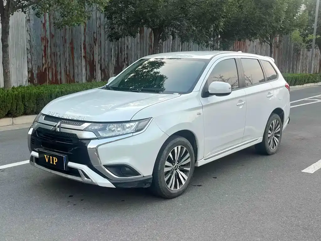 Mitsubishi Outlander 2023 из CN, фото 1