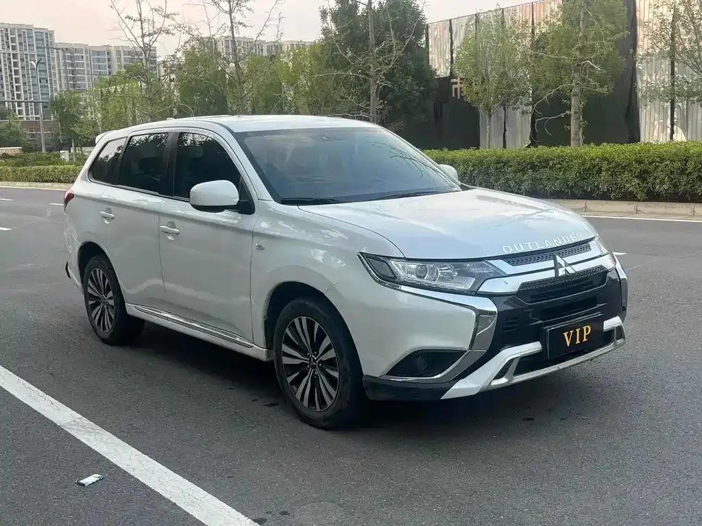 Mitsubishi Outlander 2023 из CN, фото 3