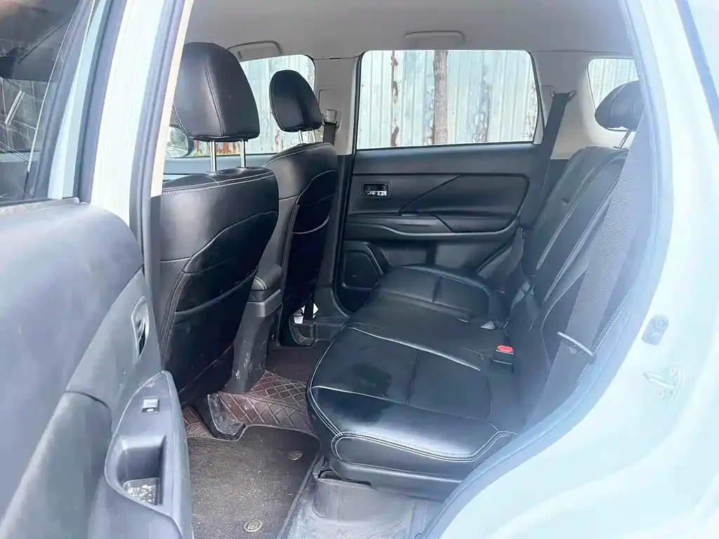 Mitsubishi Outlander 2023 из CN, фото 6