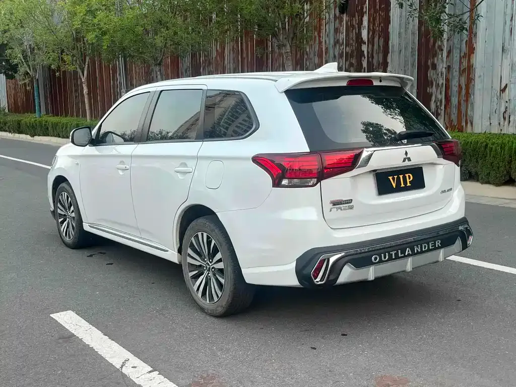 Mitsubishi Outlander 2023 из CN, фото 7