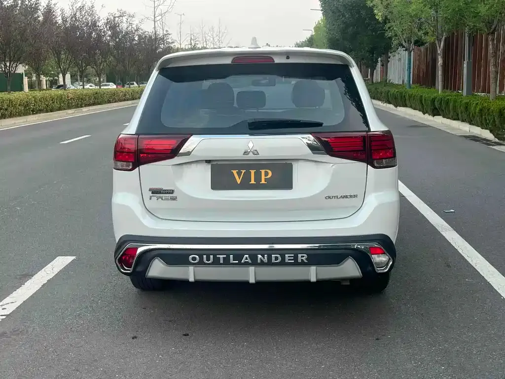 Mitsubishi Outlander 2023 из CN, фото 8