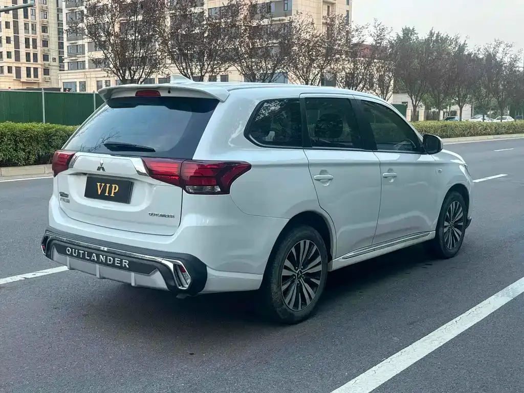Mitsubishi Outlander 2023 из CN, фото 9