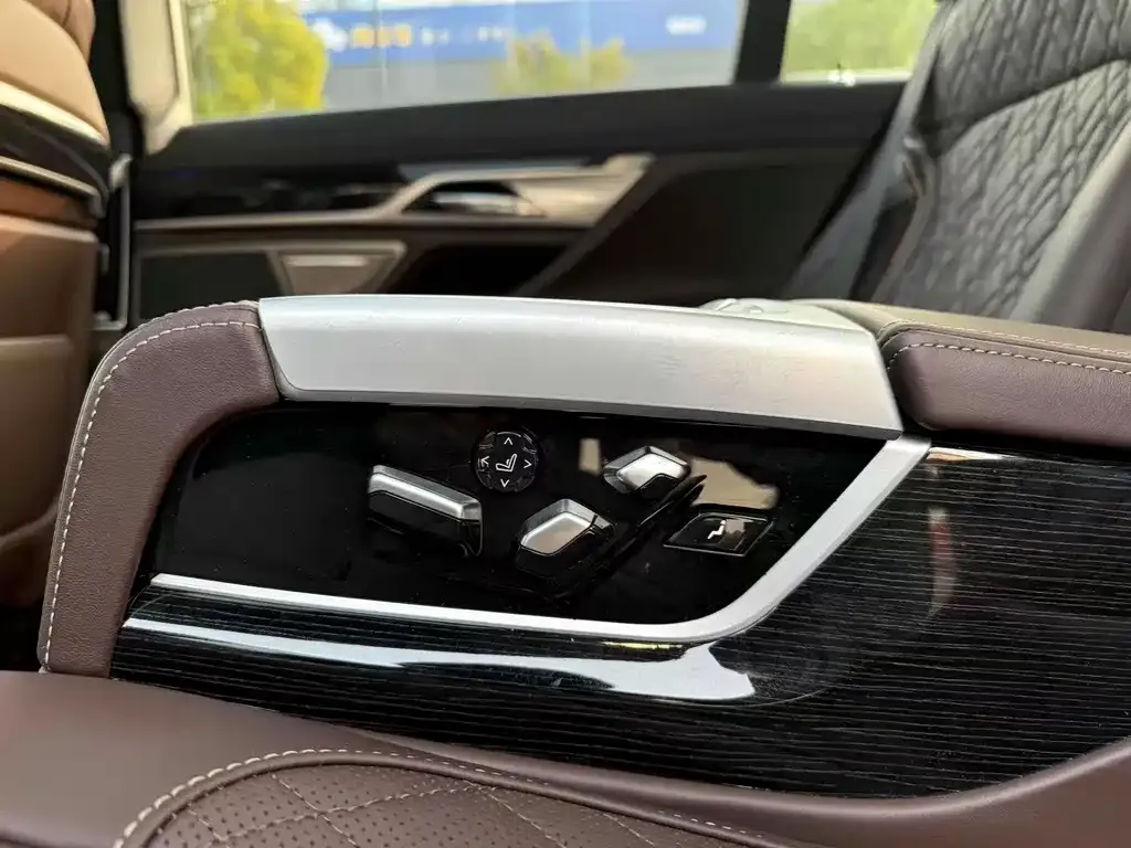 BMW 7 Series 2021 из CN, фото 10