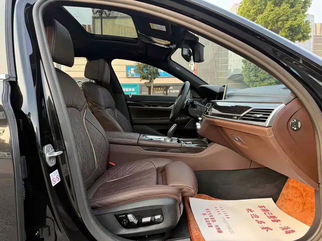 BMW 7 Series 2021 из CN, фото 8