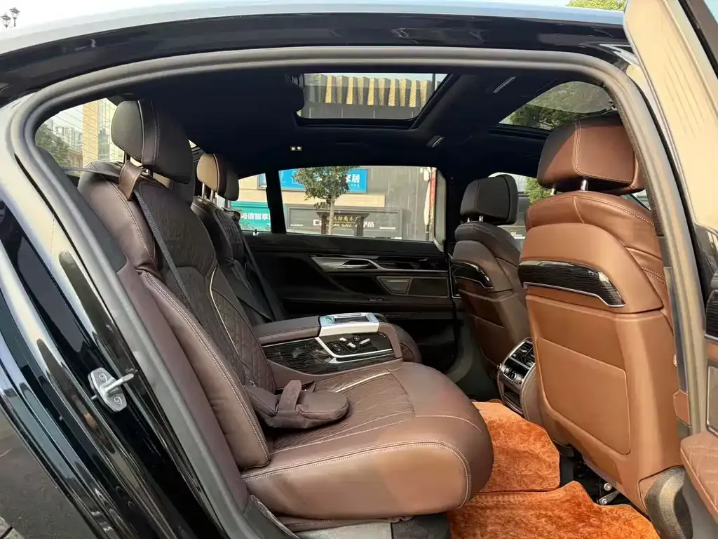 BMW 7 Series 2021 из CN, фото 9