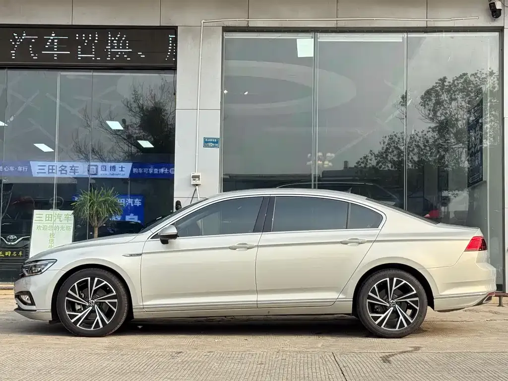 Volkswagen Magotan 2023 из CN, фото 4