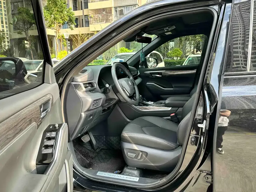 Toyota Crown Kluger 2024 из CN, фото 4