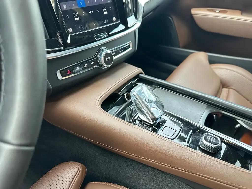 Volvo S90 2024 из CN, фото 8
